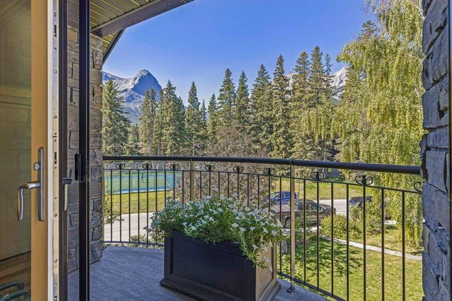 930 9 St, House other with 8 bedrooms, 7 bathrooms and 4 parking in Canmore AB | Image 33