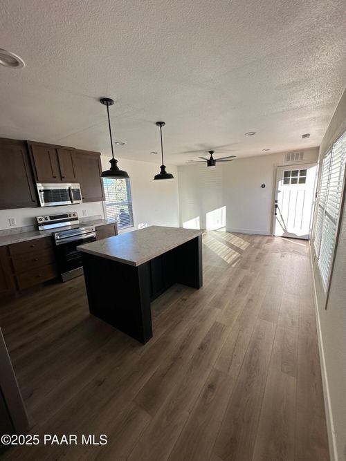 20900 E Mesa Verde Rd, Mayer, AZ, 86333-2620 | Card Image