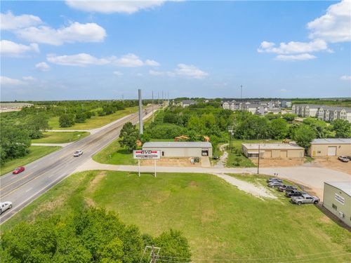 844 N Harvey Mitchell Pkwy, Bryan, TX, 77807-1015 | Card Image