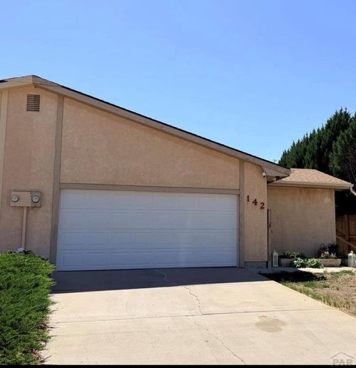 142 Douglas Ln, Pueblo, CO, 81001-1375 | Card Image