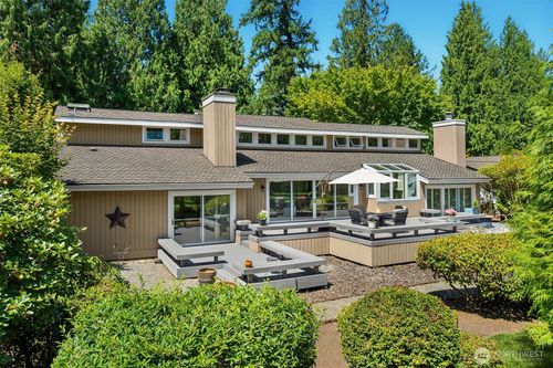 3126 211th Ave Ne, Sammamish, WA, 98074-6331 | Card Image