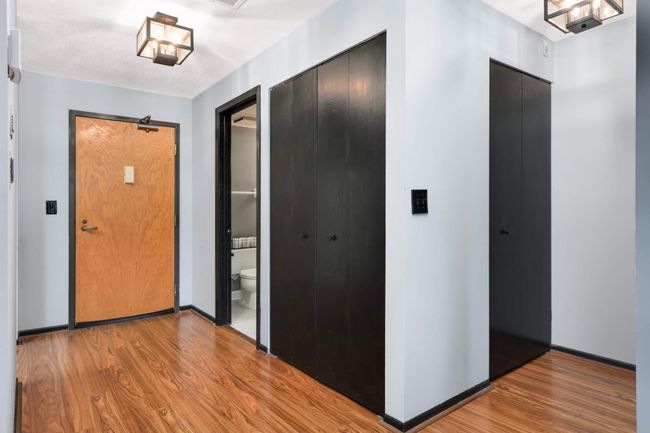 Front entry foyer | Image 7