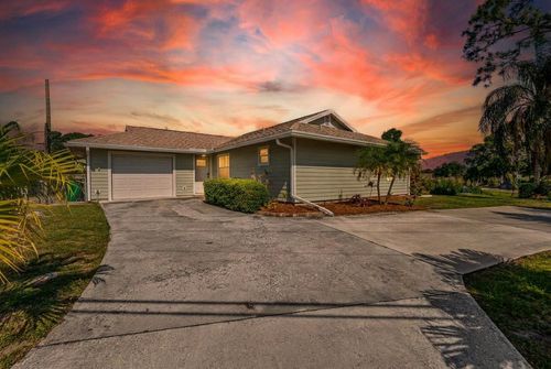 2411 Se Floresta Dr, Port Saint Lucie, FL, 34984-5220 | Card Image