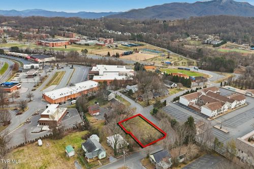 1924 Wheeler St, Johnson City, TN, 37604-6403 | Card Image