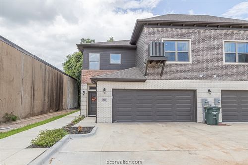 201-301 W 31st St, Bryan, TX, 77803-3914 | Card Image