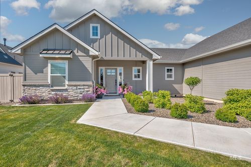 211 Ne 8th St, Fruitland, ID, 83619-5055 | Card Image