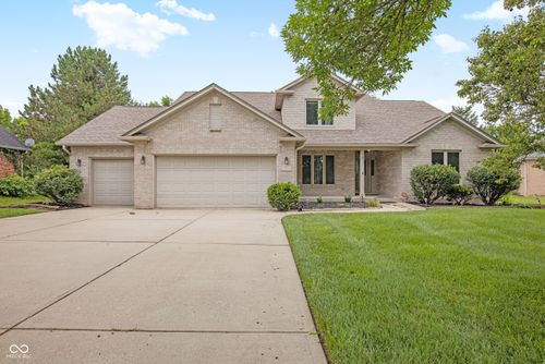 4015 Highland Park Dr, Greenwood, IN, 46143-8226 | Card Image