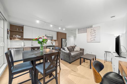 618 Como Lake Ave, Coquitlam, BC, V3J0G1 | Card Image