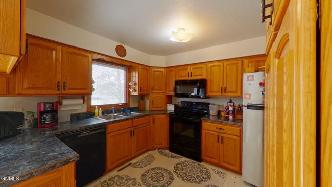 2118 11 Th Ave Sw, House other with 3 bedrooms, 3 bathrooms and null parking in Devils Lake ND | Image 5