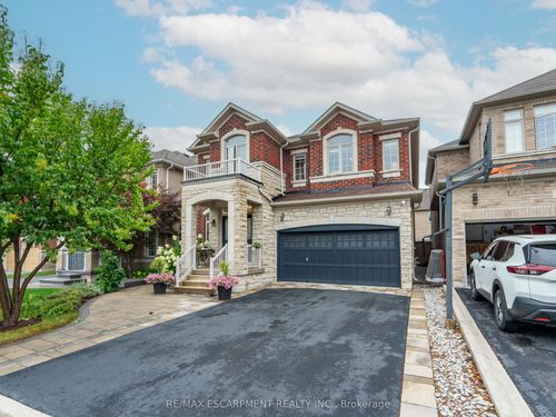 19 Mcknight Ave, Hamilton, ON, L8B0R5 | Card Image