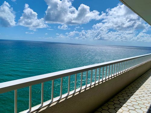 ph-a-5540 N Ocean Dr, Riviera Beach, FL, 33404-2551 | Card Image
