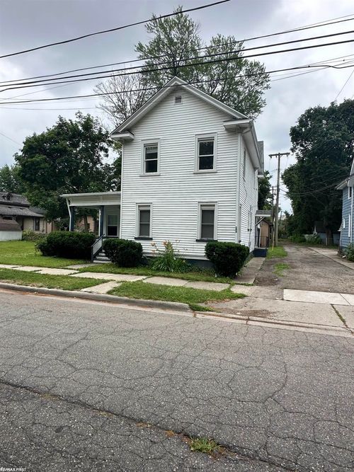 193 Jones St, Mount Clemens, MI, 48043-9708 | Card Image
