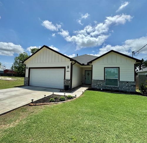 1027 Wallace St, Columbus, TX, 78934-2527 | Card Image
