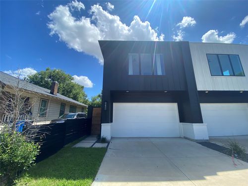 807 S Glasgow Dr, Dallas, TX, 75223-1414 | Card Image