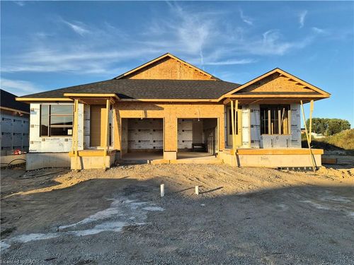 112 Thackeray Way, Harriston, ON, N0G1Z0 | Card Image