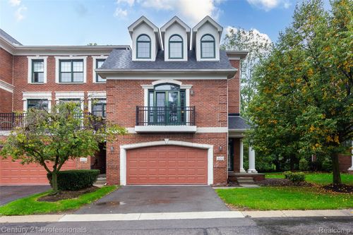 10-4450 Gateway Cir, West Bloomfield, MI, 48322-3670 | Card Image