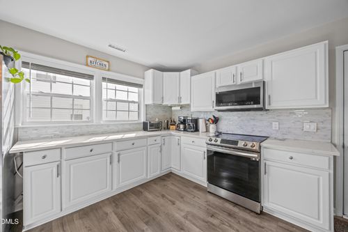 220 Honeywell Way, Fuquay-Varina, NC, 27526-6918 | Card Image