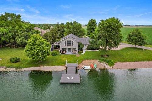 102 Lake View Dr, Fairbury, IL, 61739-9561 | Card Image