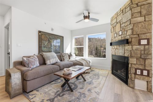 c-305-1044 Blue River Pkwy, SILVERTHORNE, CO, 80498-5338 | Card Image