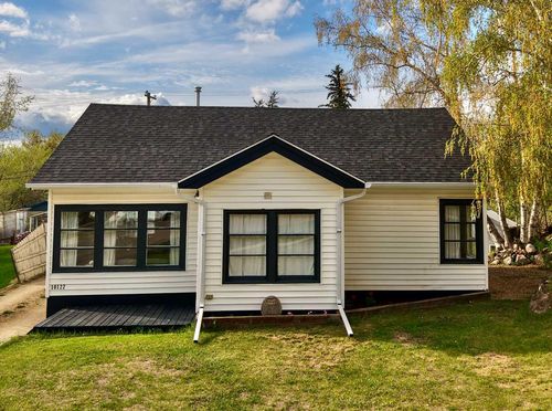 10122 106 Avenue, Peace River, AB, T8S1K9 | Card Image