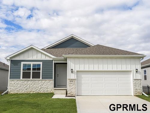 5525 N 186th Ave, Elkhorn, NE, 68022-6439 | Card Image