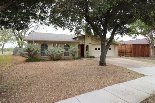 2002 Victoria Rd, Carrollton, TX, 75007-3120 | Card Image
