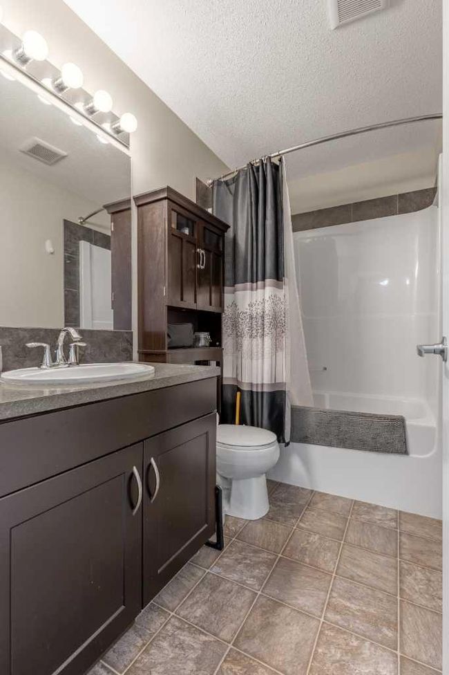 8 - 205 Silkstone Rd W, Townhouse with 3 bedrooms, 2 bathrooms and 2 parking in Lethbridge AB | Image 26