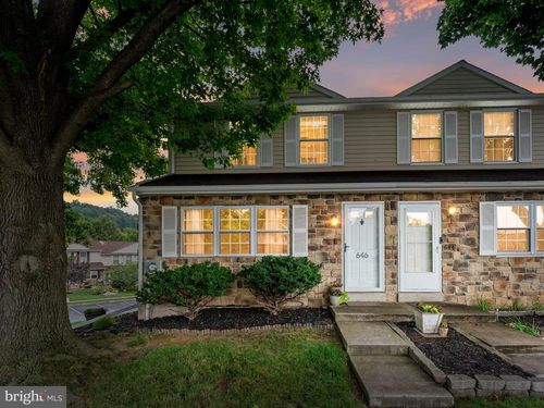 646 Lancaster Ct, DOWNINGTOWN, PA, 19335-4220 | Card Image