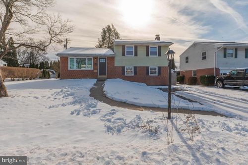 1424 Grace St, Allentown, PA, 18103-6317 | Card Image