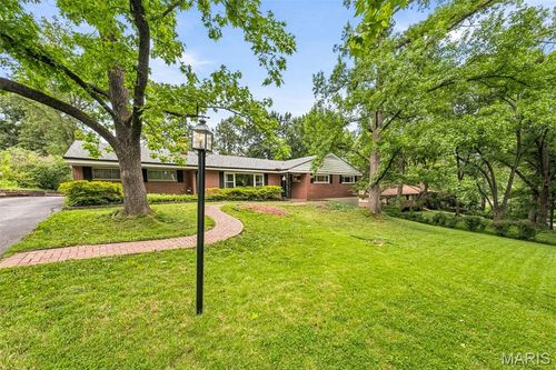 23 Beaver Dr, Creve Coeur, MO, 63141-7901 | Card Image