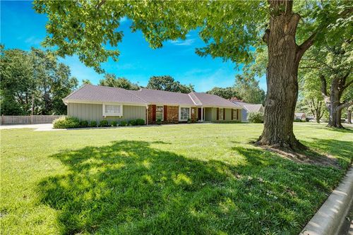 10339 Sagamore Rd, Leawood, KS, 66206-2656 | Card Image