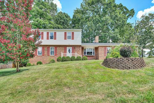 5666 Penguin Dr, Roanoke, VA, 24018-4857 | Card Image