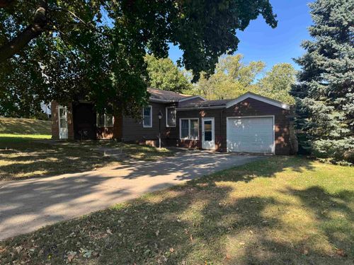 305 W 5th Ave N, Estherville, IA, 51334-1220 | Card Image