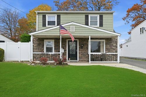 233 S Alleghany Ave, Lindenhurst, NY, 11757-5113 | Card Image