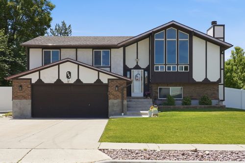 323 Tobe Dr, Centerville, UT, 84014-2117 | Card Image