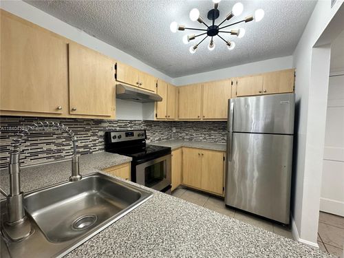 apt-203-13685 Ne 10th Ave, North Miami, FL, 33161-3848 | Card Image