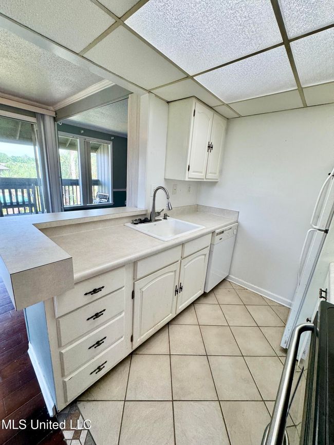 Kitchen | Image 23
