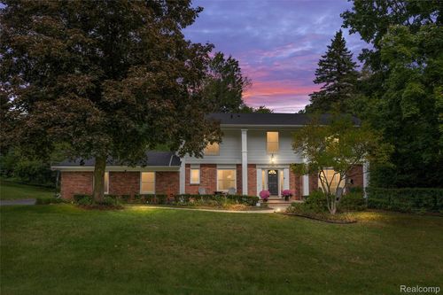 757 Foxhall Rd, Bloomfield Hills, MI, 48304-1916 | Card Image