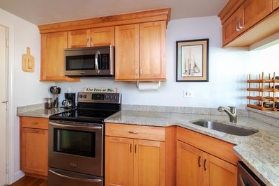 A2 - 407 Ocean Boulevard, Condo with 2 bedrooms, 1 bathrooms and null parking in Hampton NH | Image 3