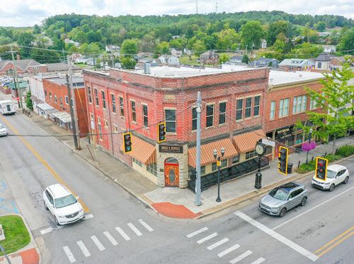 105 W 5th St, London, KY, 40741-1837 | Card Image