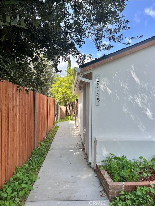 19145 Jovan, Tarzana, CA, 91335 | Card Image