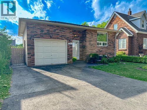 2587 Turner Rd, Windsor, ON, N8W3L2 | Card Image