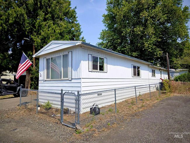 View of side of property featuring a fenced front yard | Image 15