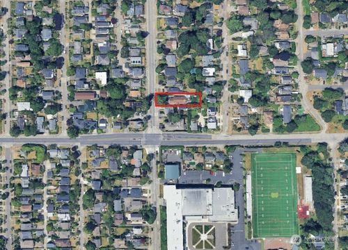 b-8516 Wallingford Ave N, Seattle, WA, 98103-4102 | Card Image