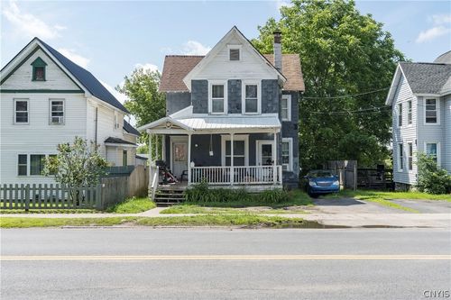 689 Leray St, Watertown, NY, 13601-1472 | Card Image