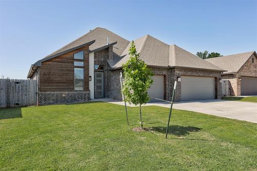 1812 W Zachary Way, Mustang, OK, 73064-0017 | Card Image