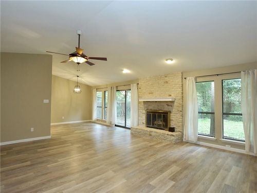 6206 Sun Vista Dr, Austin, TX, 78749-1340 | Card Image