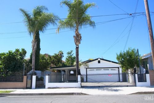 915 Flint Ave, Wilmington, CA, 90744-3740 | Card Image