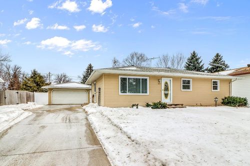 419 Brook Ave, Moorhead, MN, 56560-4906 | Card Image