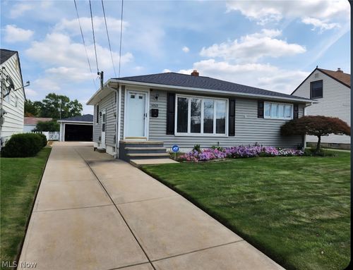 6065 Mercer Dr, Brook Park, OH, 44142-3037 | Card Image